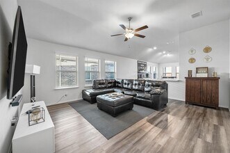 424 Pollyann Trl in Haslet, TX - Foto de edificio - Building Photo