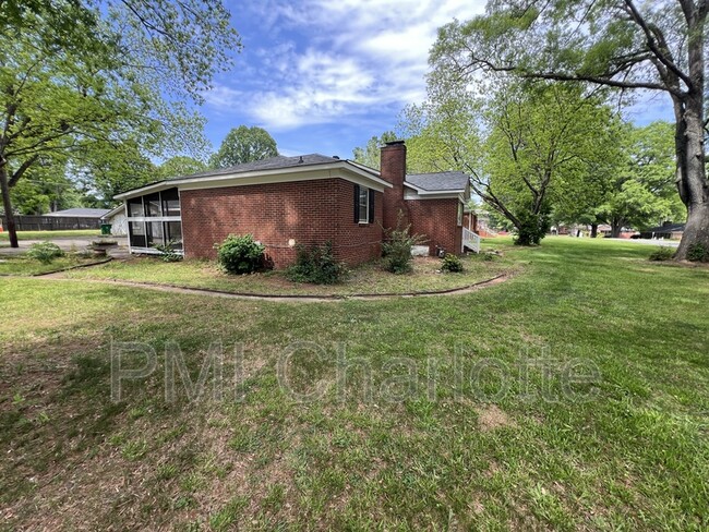 5201 Allen Rd E in Charlotte, NC - Building Photo - Building Photo