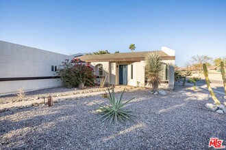 3293 N Mica Dr in Palm Springs, CA - Building Photo - Building Photo