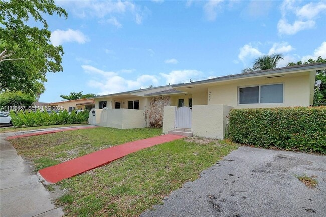 9241 SW 204th Terrace in Cutler Bay, FL - Building Photo - Building Photo