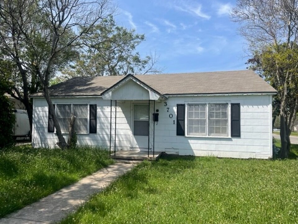 3701 Grim Ave in Waco, TX - Building Photo