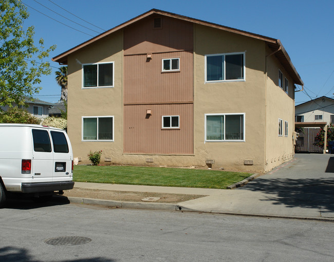 671 La Grande Dr in Sunnyvale, CA - Foto de edificio - Building Photo