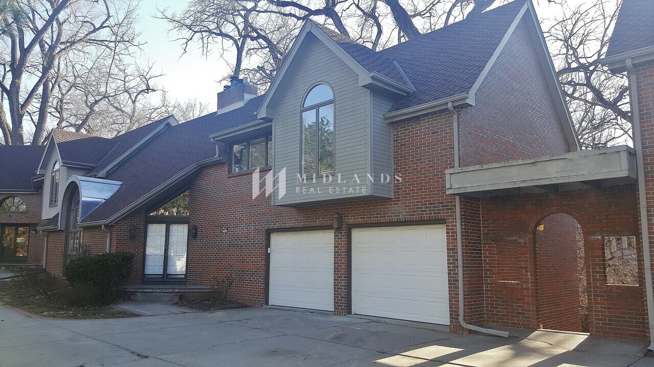 2312 S 105th St in Omaha, NE - Building Photo