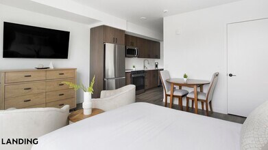 8511 15th Ave NW, Unit 326 in Seattle, WA - Building Photo - Building Photo