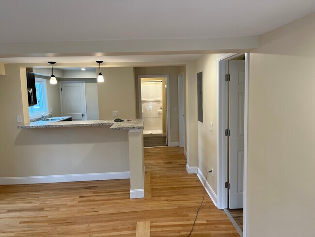 389 E Allen St, Unit B in Winooski, VT - Building Photo - Building Photo