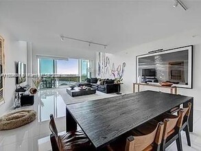 400 Sunny Isles Blvd in Sunny Isles Beach, FL - Building Photo - Building Photo