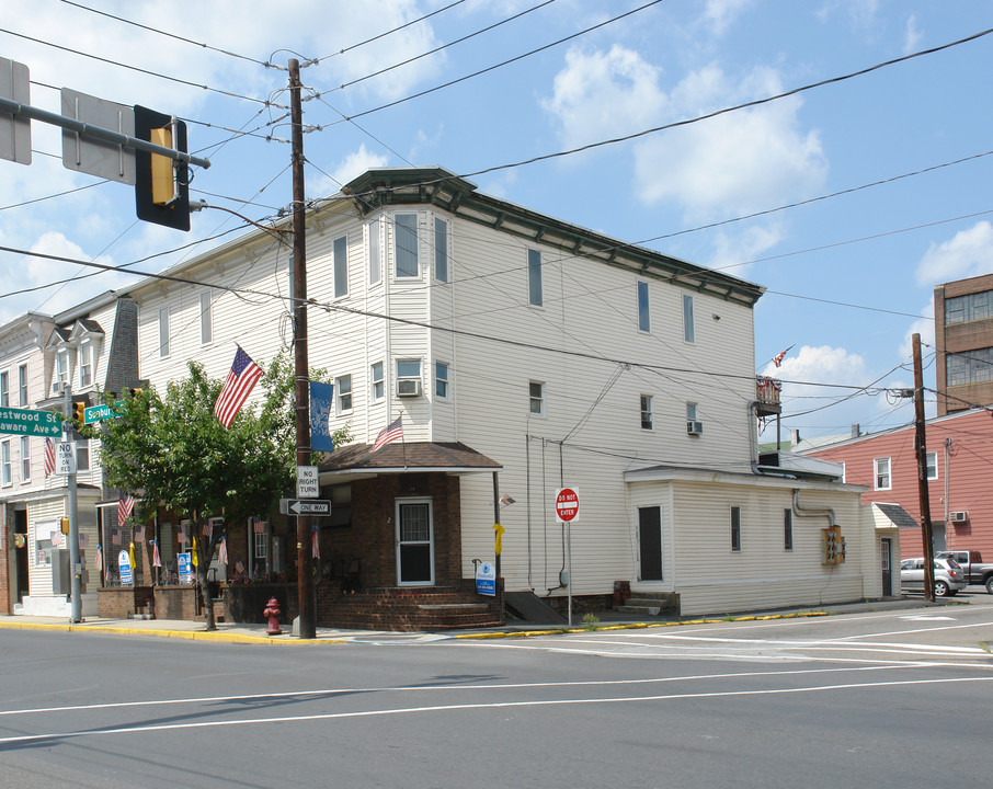 2 E Sunbury St in Minersville, PA - Building Photo