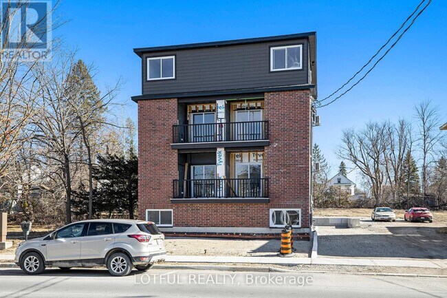 131 Gore St E in Perth, ON - Building Photo - Building Photo