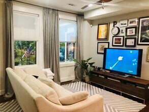 179 V St NE, Unit #A in Washington, DC - Foto de edificio - Building Photo