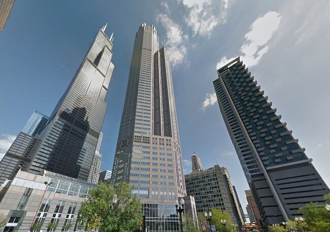 235 W Van Buren St, Unit 3308 in Chicago, IL - Building Photo - Building Photo