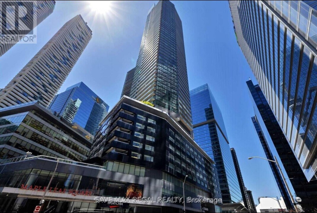 65-2565 Bremner Blvd in Toronto, ON - Building Photo
