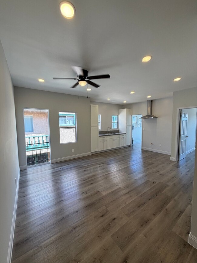 1044 W 42nd Pl, Unit 1