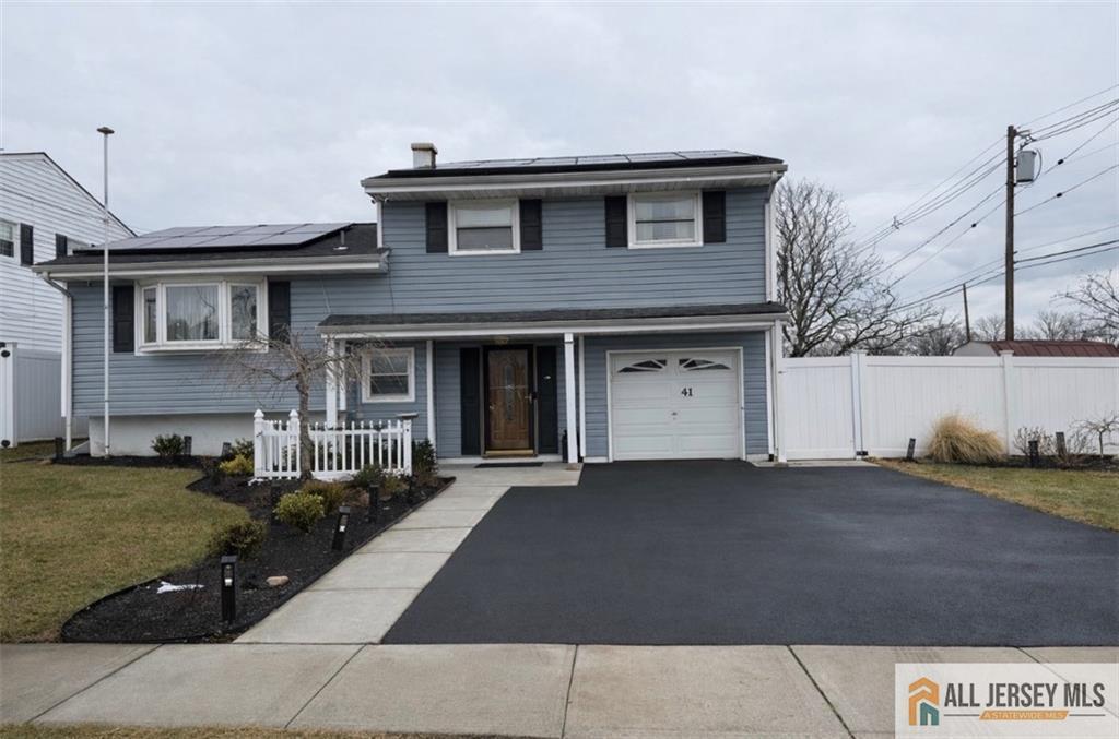 41 Sunset Dr in Woodbridge Township, NJ - Building Photo