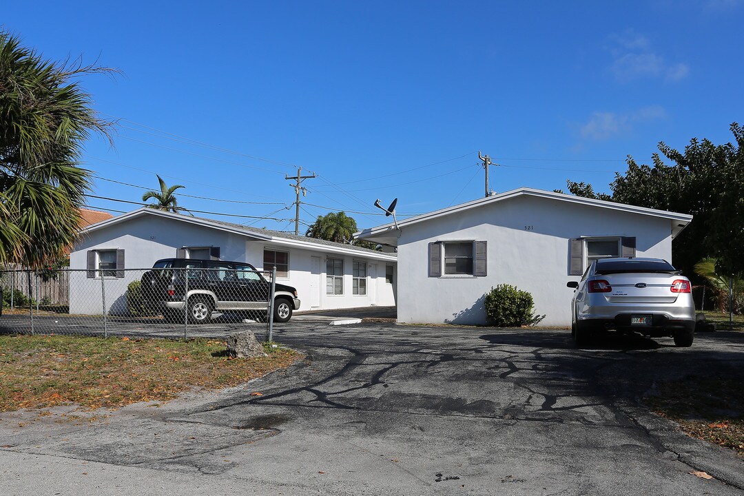 521 NE 44th St in Boca Raton, FL - Foto de edificio