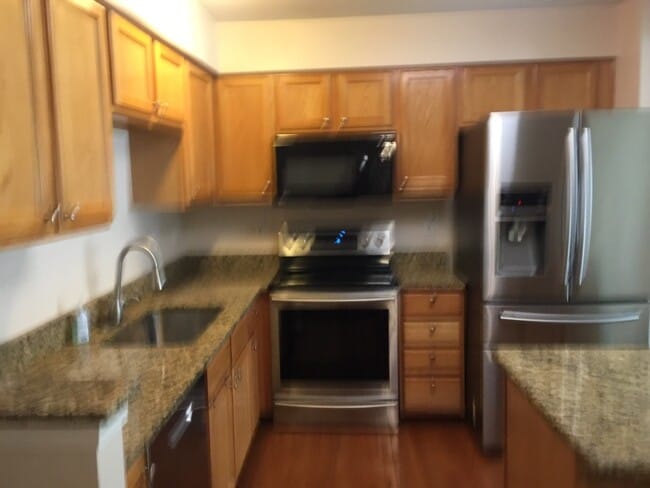 8701 Rochelle Dr in Ellicott City, MD - Foto de edificio - Building Photo