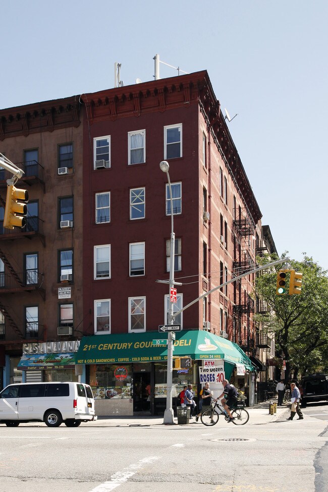 686 Tenth Ave in New York, NY - Building Photo - Building Photo