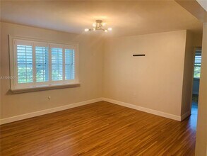 5605 SW 80th St in Miami, FL - Building Photo - Building Photo