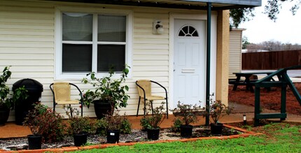 127 Sunnydale St-Unit -607 in Jacksonville, TX - Building Photo - Building Photo