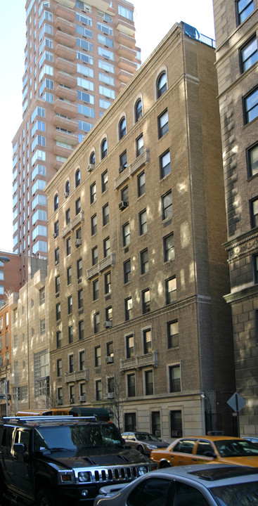 10 E 85th St in New York, NY - Building Photo