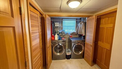 1 Sparhawk Cir, Unit #1 in Stoneham, MA - Foto de edificio - Building Photo