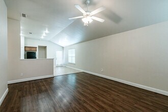 11207 Dover Ave in Lubbock, TX - Foto de edificio - Building Photo