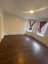 129 W 3rd Ave, Unit 129 in Roselle, NJ - Foto de edificio - Building Photo