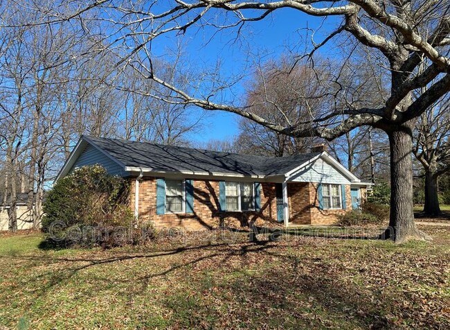 4 Oak Glen Dr in Greenville, SC - Building Photo - Building Photo