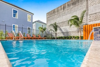 1208 Carondelet St in New Orleans, LA - Building Photo - Building Photo