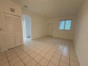 1663 SE 27th Dr in Homestead, FL - Building Photo - Building Photo