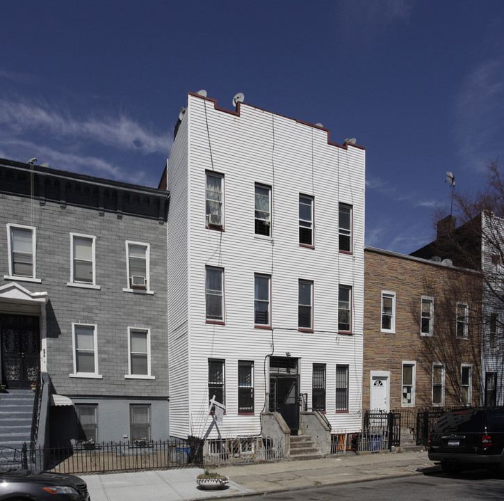 205 Sumpter St in Brooklyn, NY - Building Photo