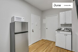 248 W 64th St in New York, NY - Building Photo - Building Photo