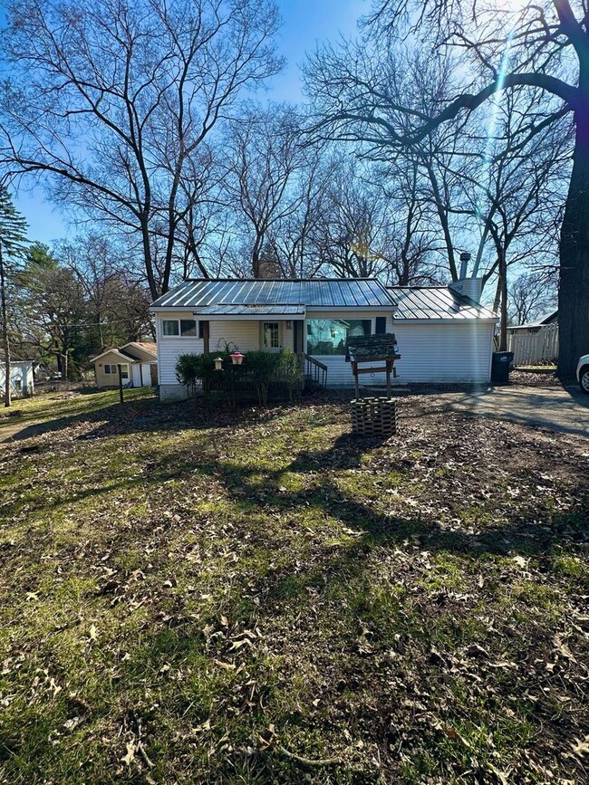 127 Hickory Nut Ln in Edgerton, WI - Building Photo - Building Photo