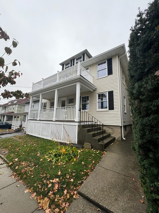 21 Frank St in Watertown, MA - Foto de edificio