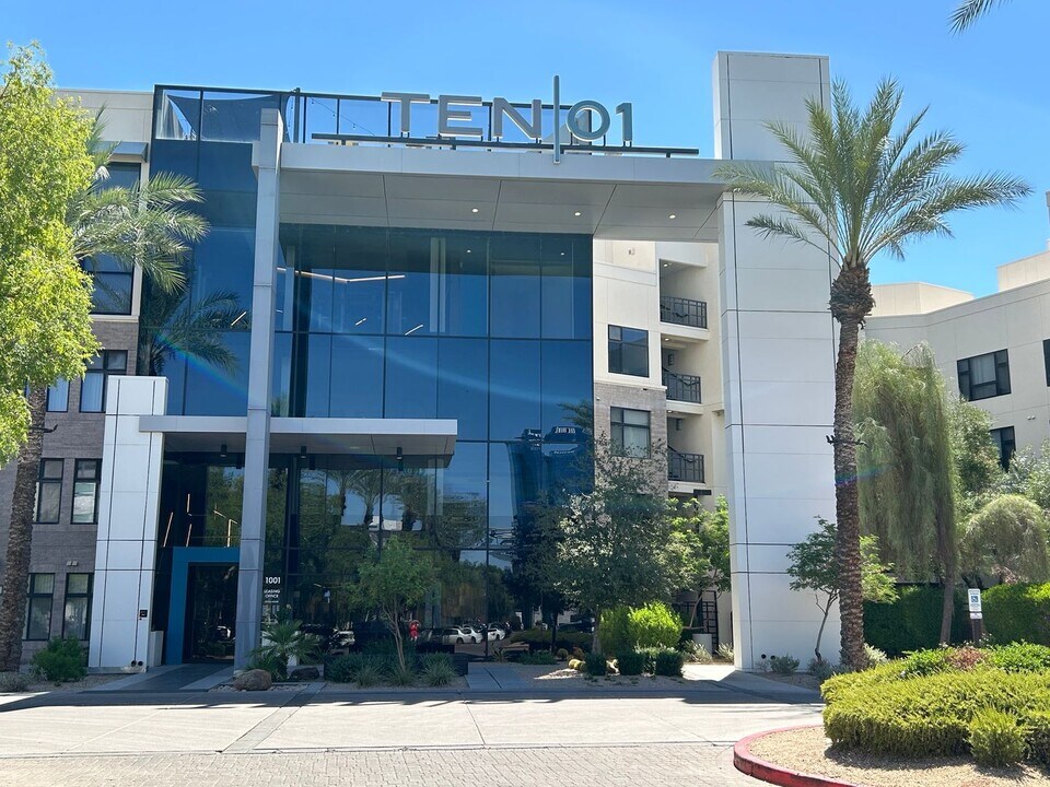 945 E Playa Del Norte Dr in Tempe, AZ - Building Photo