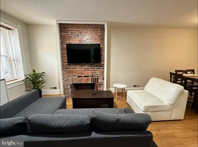 2112 Cambridge St in Baltimore, MD - Building Photo - Building Photo