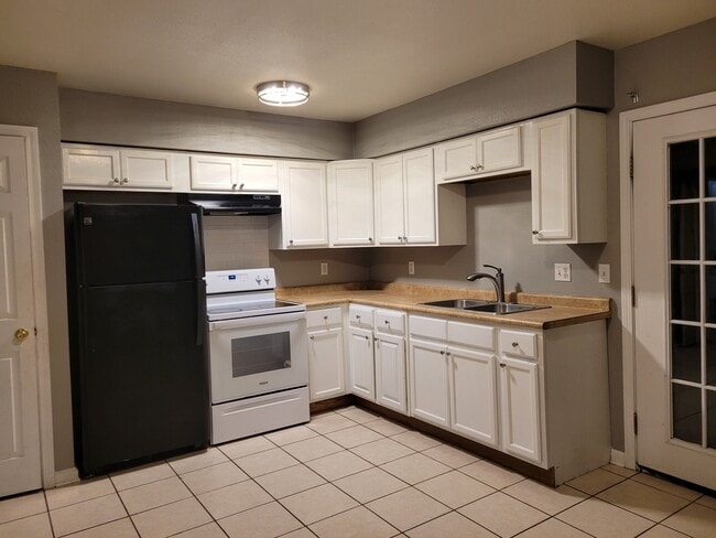3409 Golden Dr, Unit Apt D