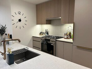 3 Ct Square W in Queens, NY - Foto de edificio - Building Photo