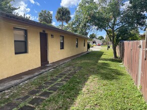 3070 Swain Blvd in Greenacres, FL - Building Photo - Building Photo