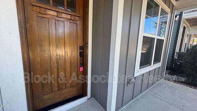 200 E Moore St in Apex, NC - Building Photo - Building Photo