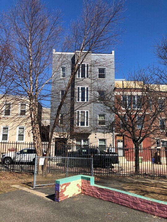 819 Cameron St, Unit A in Philadelphia, PA - Building Photo