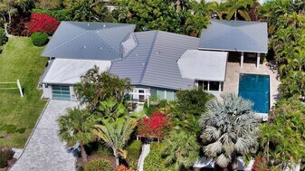 425 McKinley Dr in Sarasota, FL - Building Photo