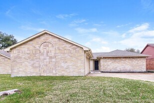 9938 Shell Rock Rd in La Porte, TX - Building Photo