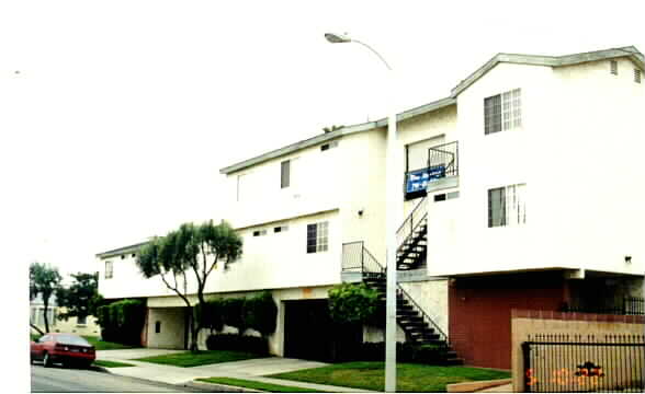 11734 Oxford Ave in Hawthorne, CA - Foto de edificio - Building Photo