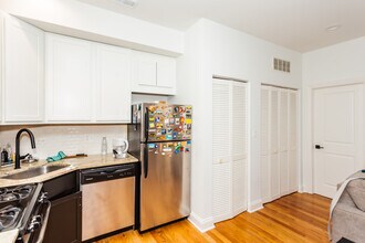 2102 N Damen Ave in Chicago, IL - Building Photo - Building Photo