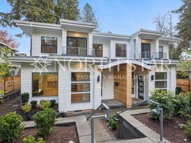 373 9th St in Lake Oswego, OR - Building Photo