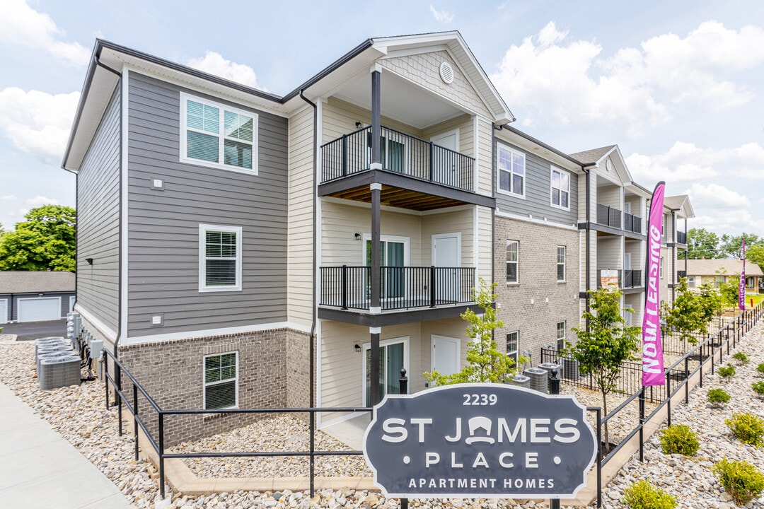 St. James Place in New Albany, IN - Building Photo