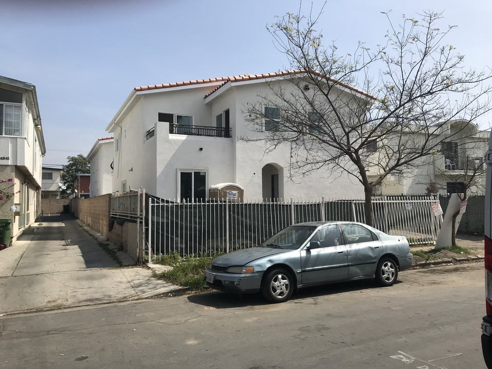 4839 W 18th St in Los Angeles, CA - Building Photo