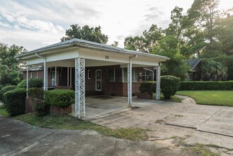 213 Barbourville Dr in Tallahassee, FL - Building Photo - Building Photo