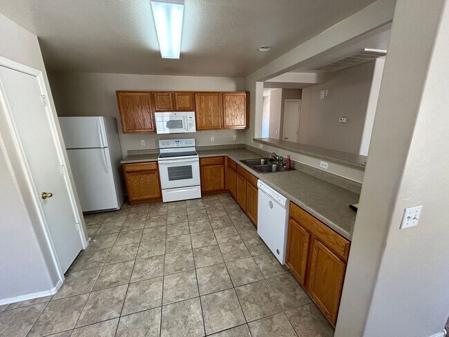 16152 W Calavar Rd in Surprise, AZ - Building Photo - Building Photo