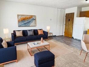 Rivers Edge Apartments in Jamestown, ND - Building Photo - Building Photo